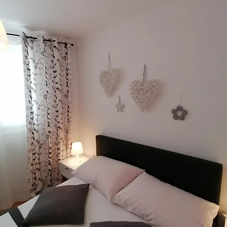 Andrea Apartment *